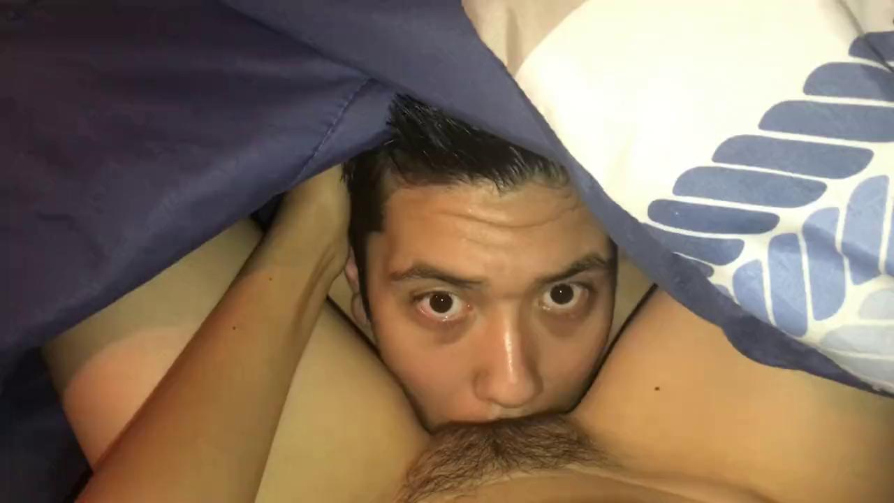 Порно Лижет Пизду Под Одеялом